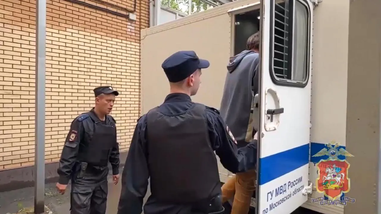 Мужчину, ударившего ножом собаку, задержали полицейские в подмосковных Химках