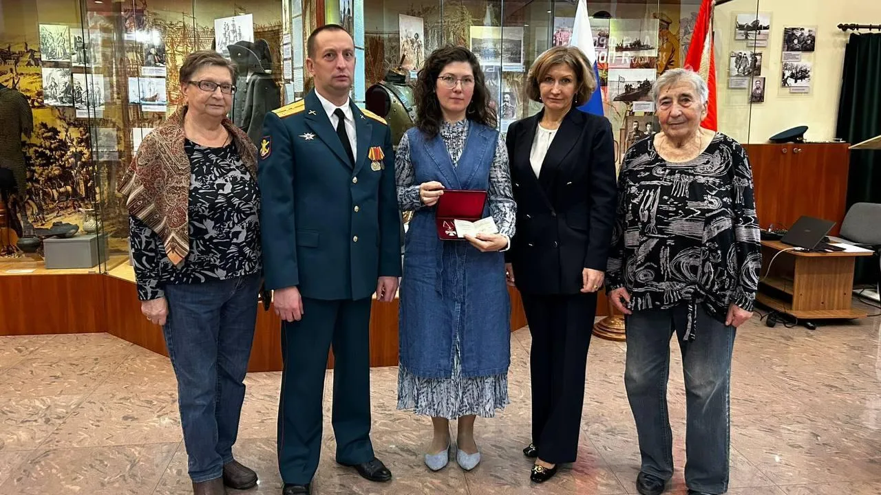 В Коломне спустя 26 лет вручили орден Мужества родственнице героя линкора «Новороссийск»