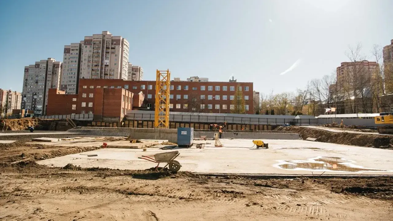 В Ивантеевке начали заливать фундамент корпуса школы на 350 мест