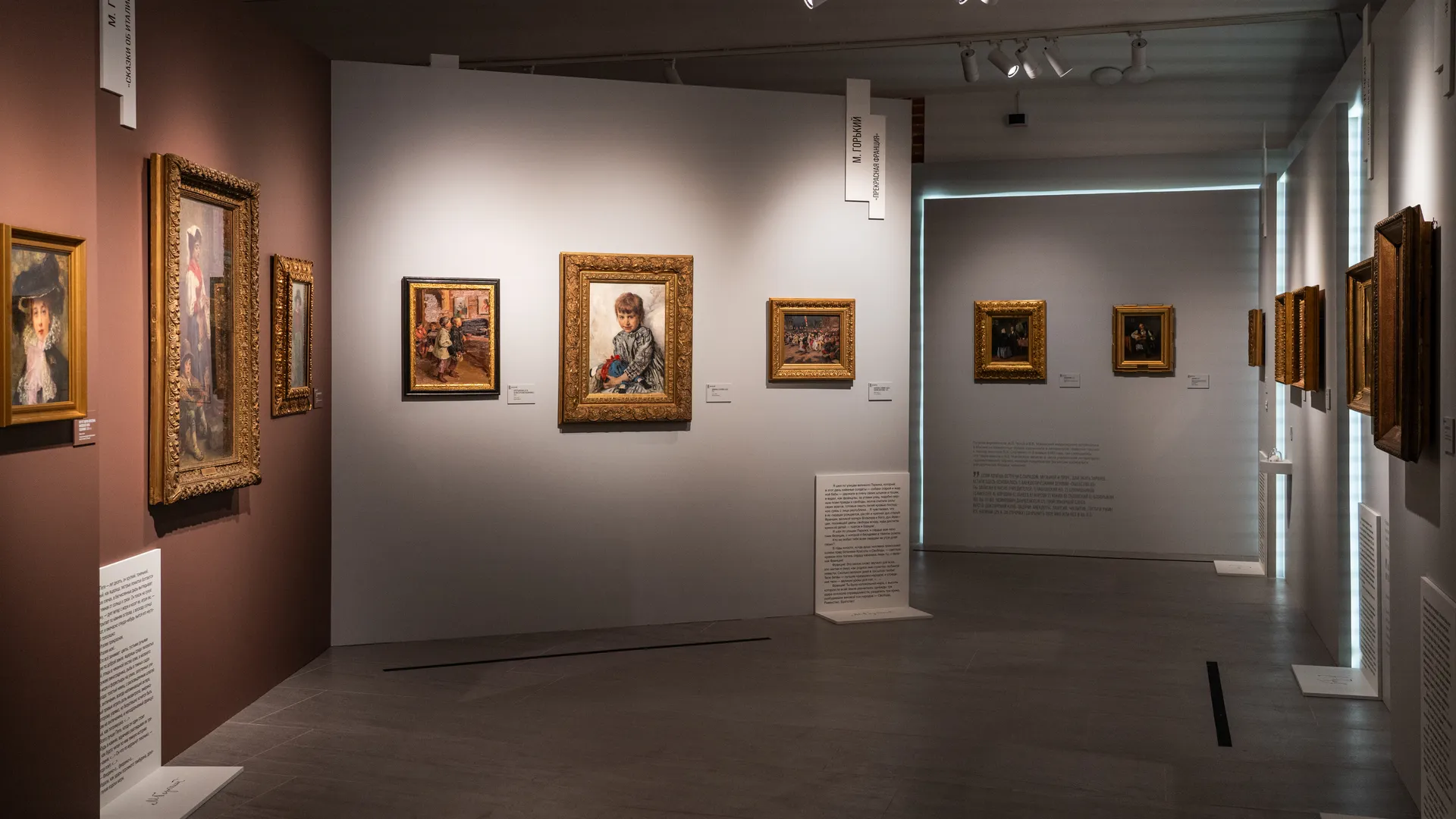 Селфи в зале XVIII века обернулось повреждением трона Павла I в Эрмитаже