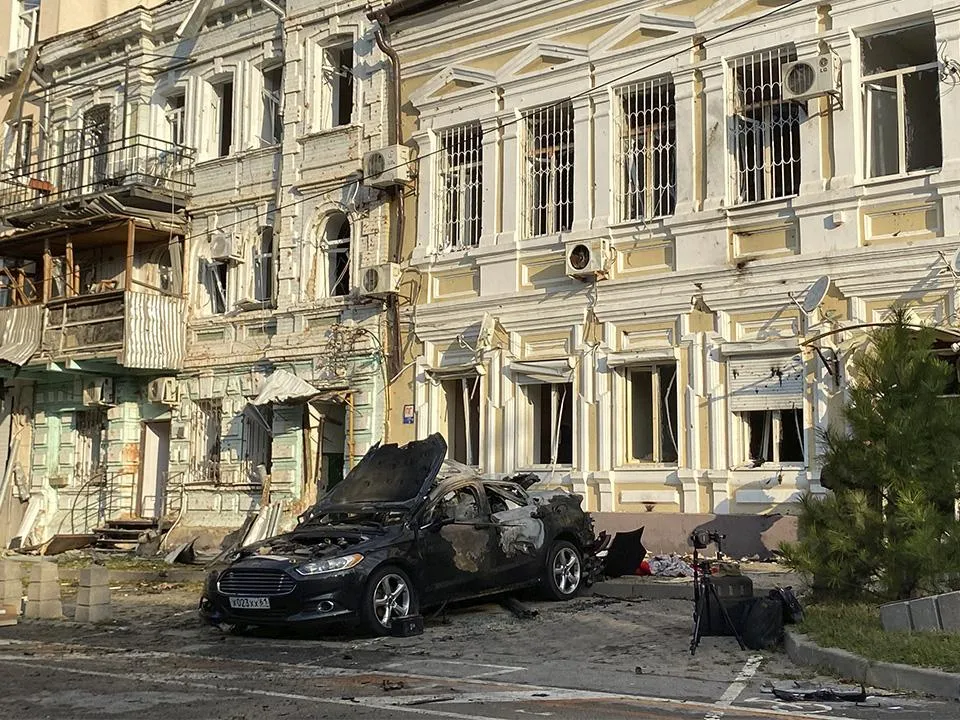 «В ресторане вынесло окна взрывной волной, но все будут работать»: как ростовчане отреагировали на взрыв БПЛА