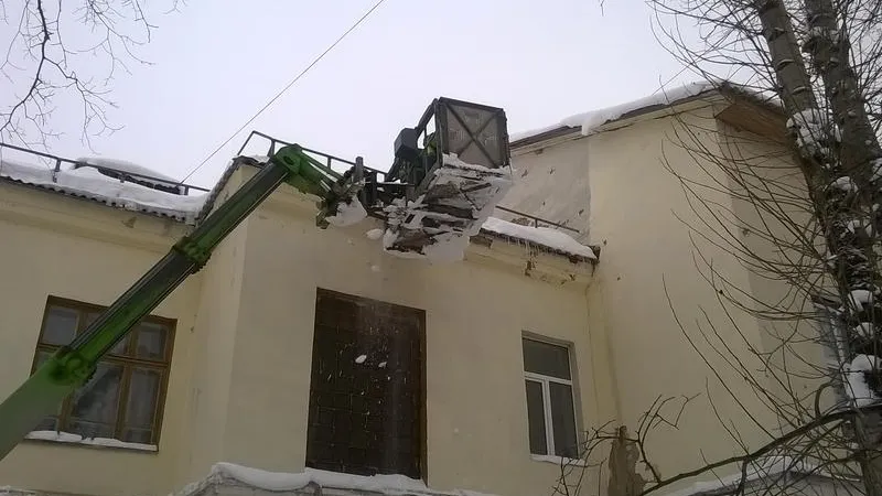 Три школы с сосульками на крышах выявили в Воскресенске
