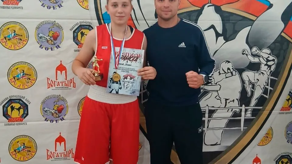 Полина Волчкова со своим наставником Николаем Ионовым. Фото: vk.com/МАУ Дворец спорта «Зарайск»