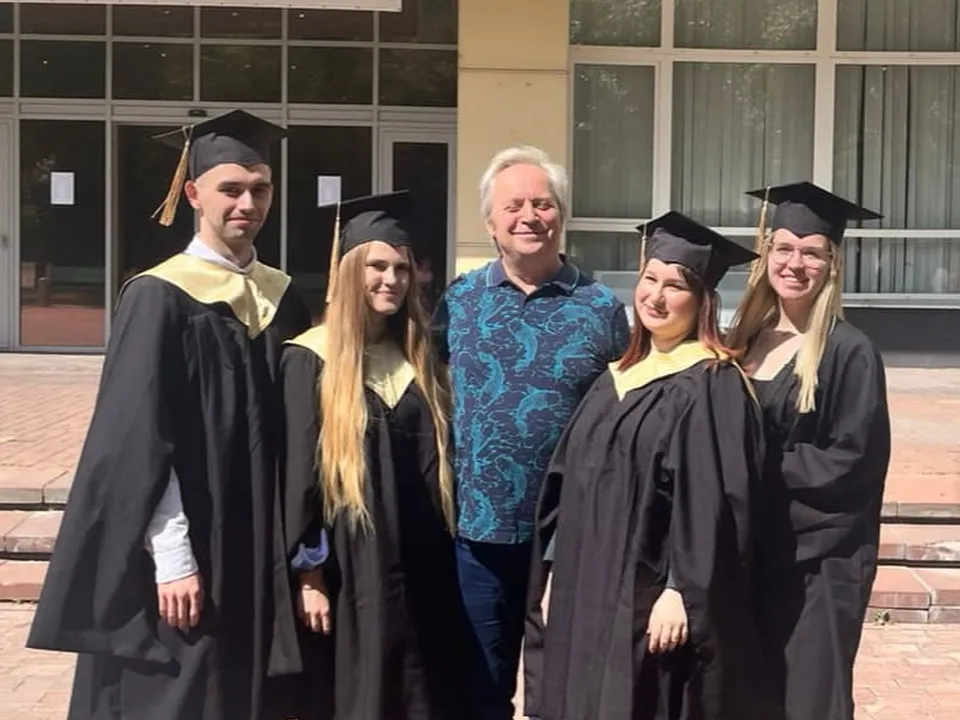 Фото из личного архива Александра Ларина. Со студентами-выпускниками&nbsp;Московского технического университета связи и информатики