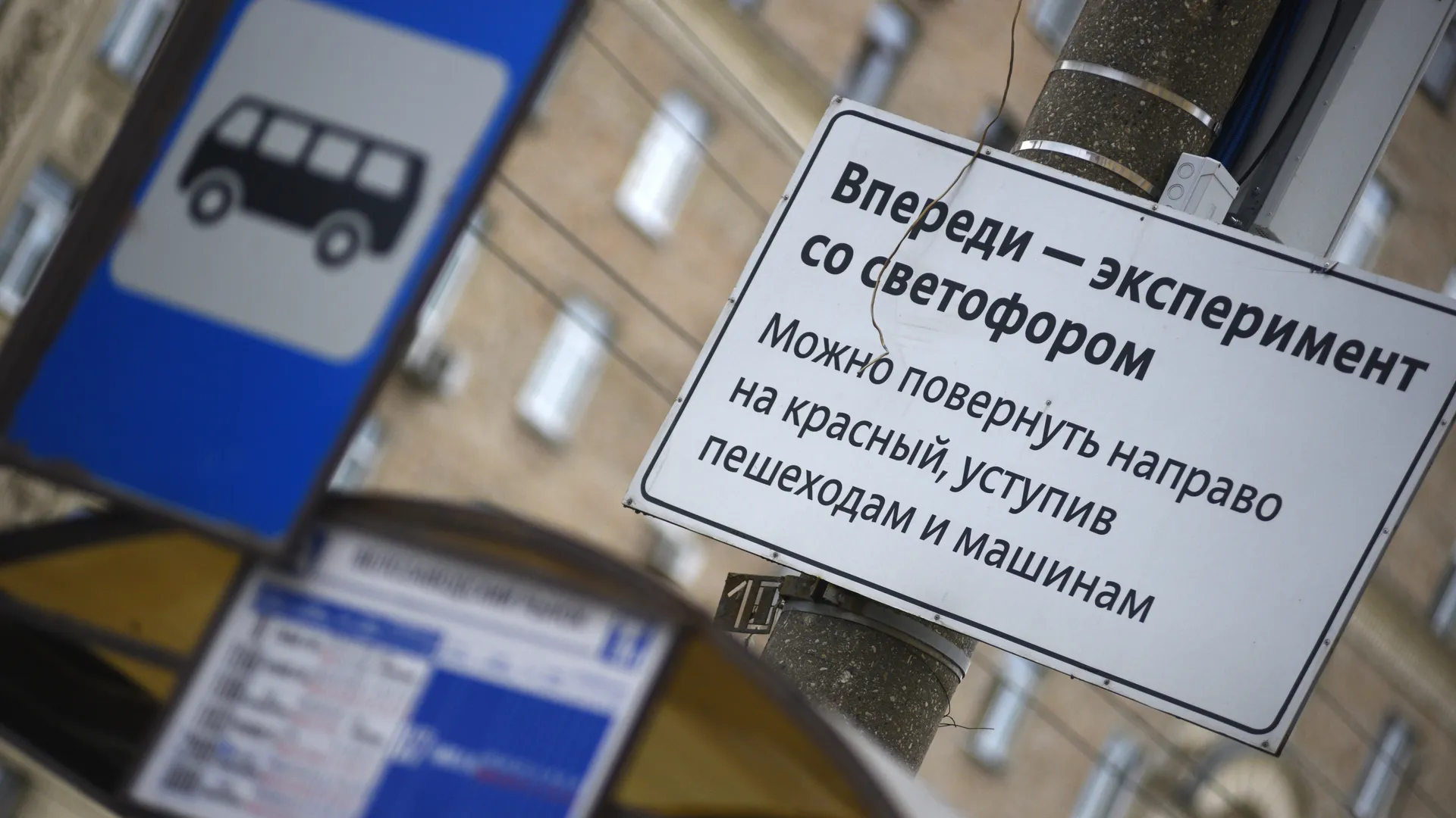 На трассе «Ростов — Таганрог» загорелся бензовоз: трое погибших, двое раненых