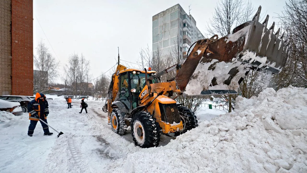 В Подмосковье усилили темпы работ по уборке из-за снегопада