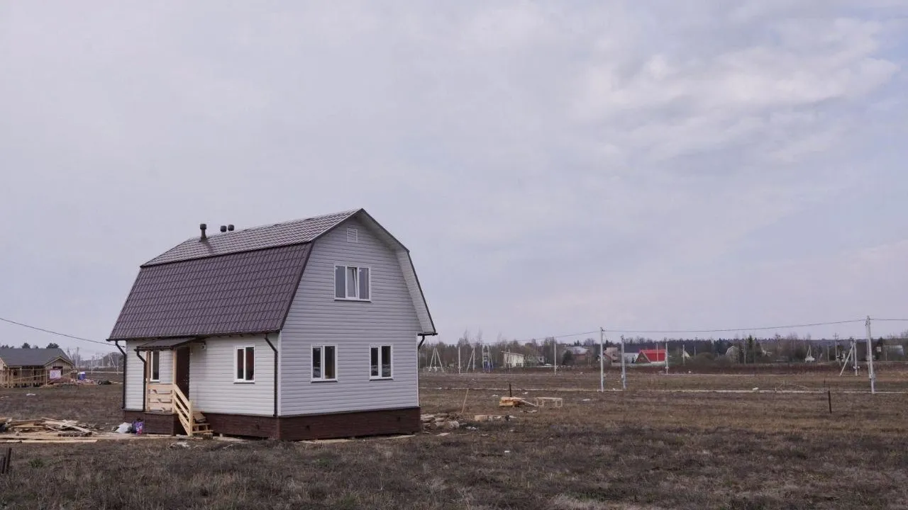В Московской области участки для строительства дома получили еще семь врачей