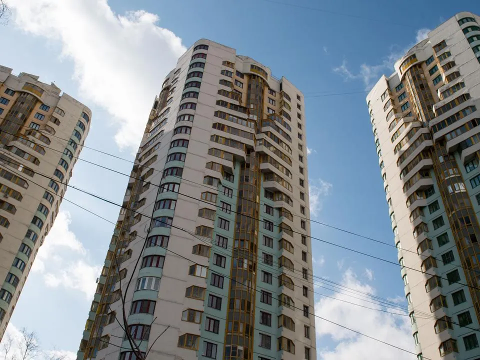 Не стоит даже думать об ипотеке: московские девелоперы заявили, что не планируют снижать цены на жилье