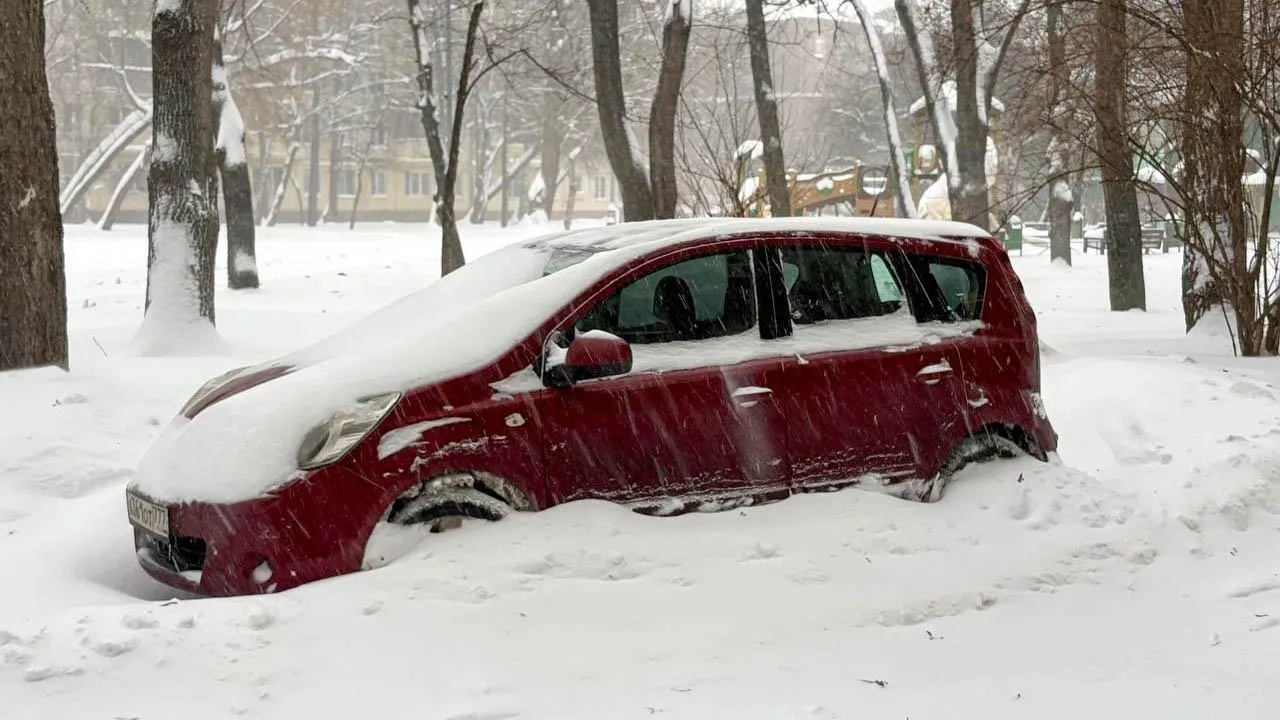 Юрист развеял миф о штрафах за прогрев автомобиля во дворе