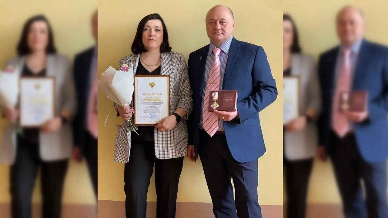 Врачам из Подмосковья, задействованным в профилактических осмотрах детей в ЛНР, вручили награды