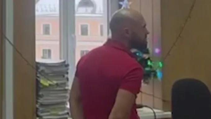 Задержанный. Скриншот из видео Московских судов общей юрисдикции