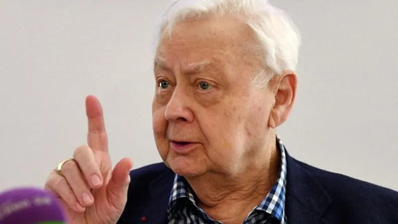 Табаков готов поставить спектакль по книге Суркова
