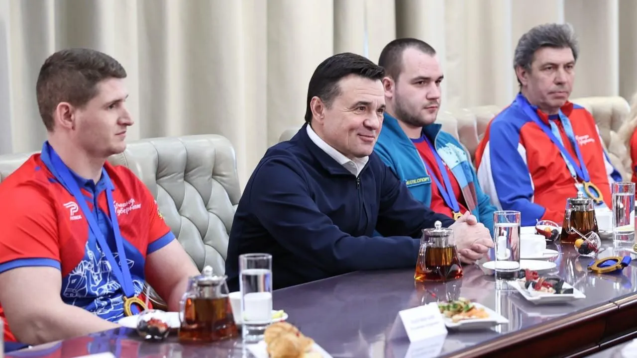 Губернатор Подмосковья поздравил следж-хоккеистов региона с победой на Кубке защитников Отечества