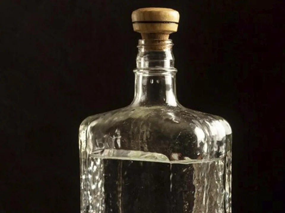 «Вред здоровью и даже жизни»: стало известно, как нельзя поступать с самогоном