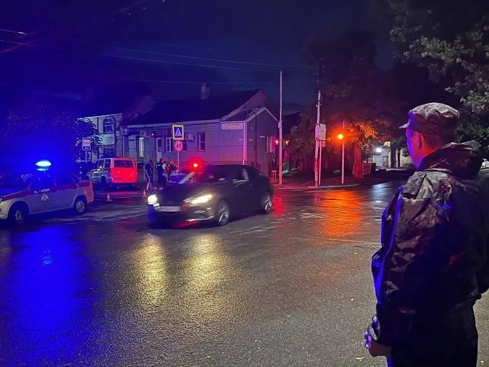 «Купила продукты за свой счет»: жители Таганрога поблагодарили депутата, которая быстро помогла после удара ракеты ВСУ