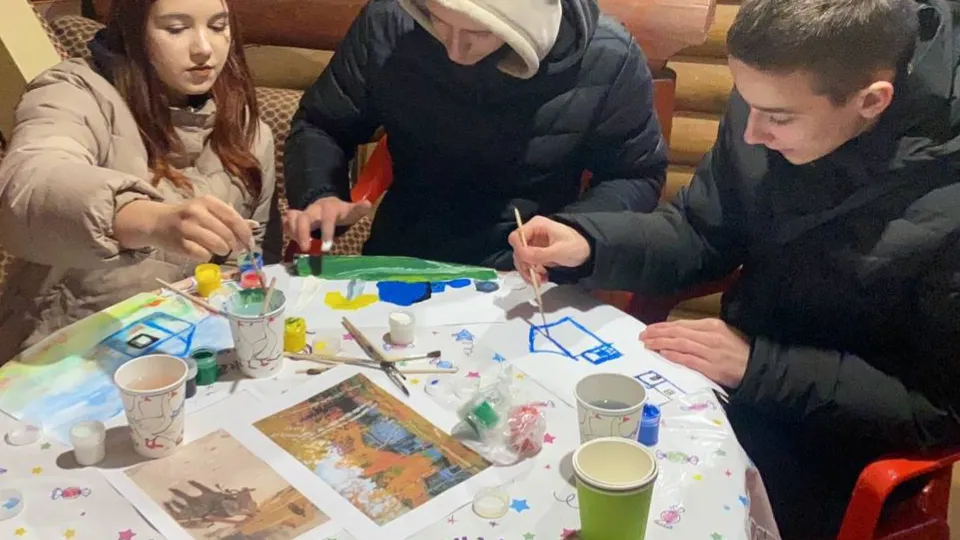 На мастер-классе по произведениям художника из Рузы Сергея Иванова. Фото: пресс-служба администрации Рузского м.о.