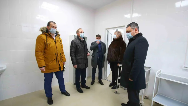 Глава Люберец Владимир Ружицкий проверил ремонт в поликлинике Малаховки