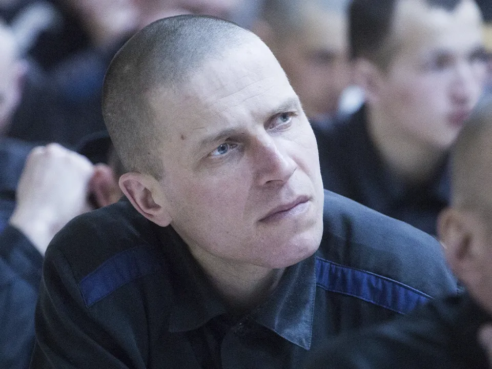 «Подменяются понятия агрессивного и сильного»: стало известно, почему женщин тянет к уголовникам