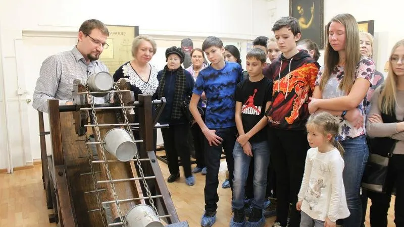 Изобретения Леонардо да Винчи можно потрогать и привести в движение в Реутове
