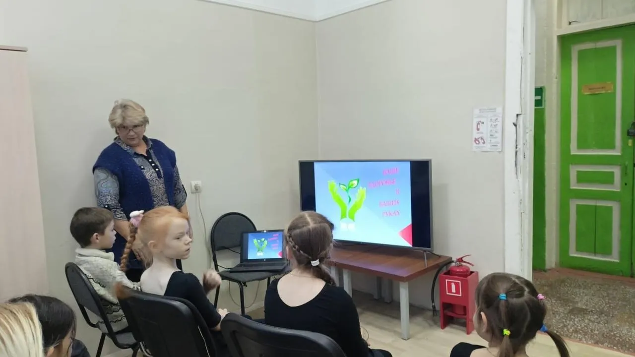 Фото: Дворец культуры им. В. Н. Леонова (здание д. Гололобово)