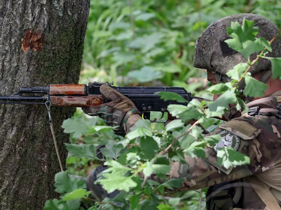 «Кидают тех, кого не жалко»: украинцы берегут опытных солдат за счет мобилизованных при отходах