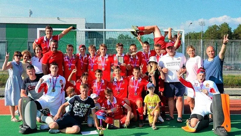 Спортсмены из Электростали взяли золото на юношеской спартакиаде по хоккею на траве