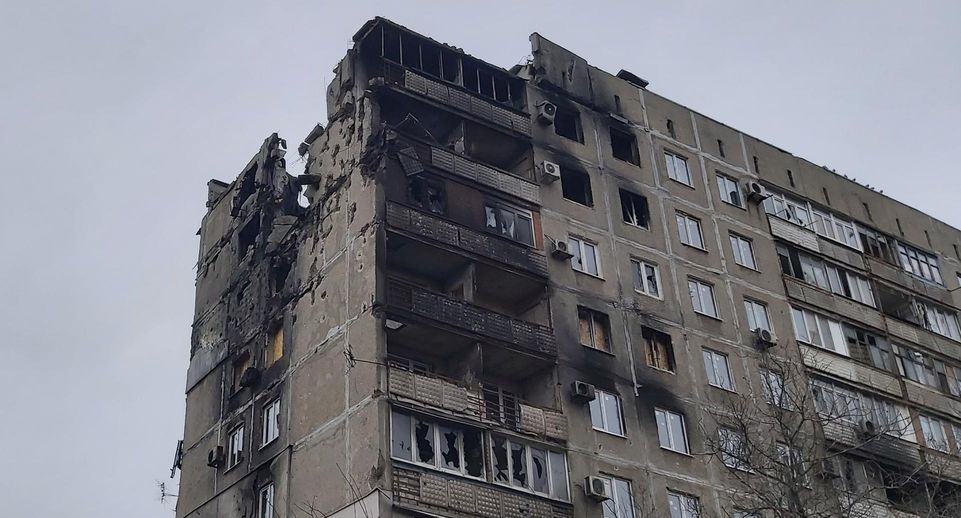 МинЖКХ Подмосковья рассказало о восстановлении жилого дома в Мариуполе