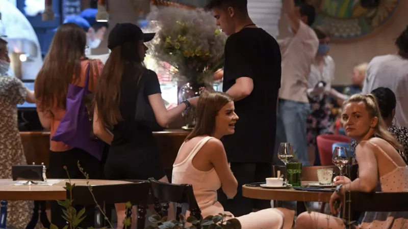 В Госдуме оценили идею запретить посещение ночных баров до 21 года