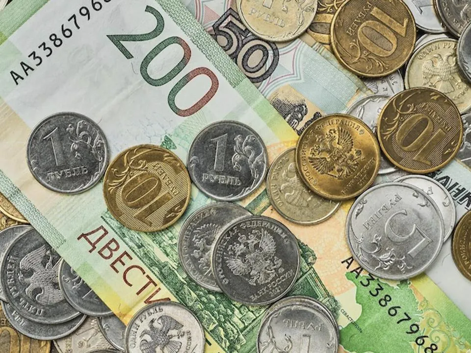 «Вкусные» предложения: выяснилось, почему россияне массово отказываются от наличных