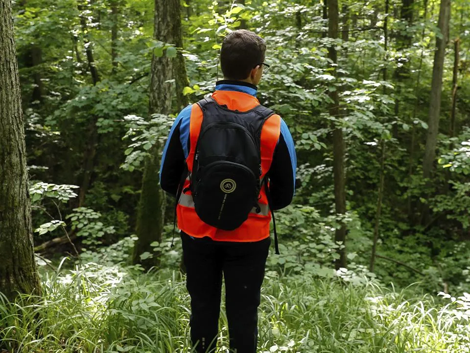 «Курящие живут дольше»: руководитель «ЛизаАлерт» раскрыл главные способы выживания в лесу