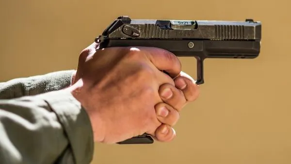 Неизвестный открыл огонь в одной из столичных гостиниц