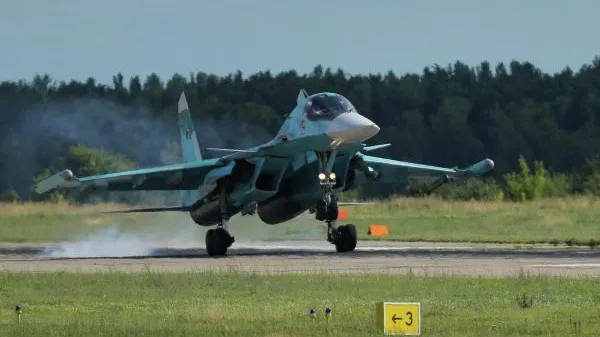 Авиаполк со сверхточными бомбардировщиками Су-34 передислоцируют в Воронеж