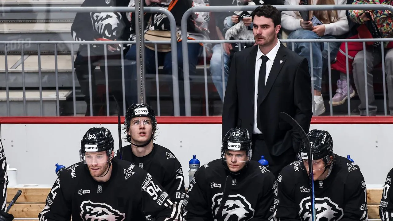 «Авангард» взял на работу уволенного из «Трактора» канадского тренера