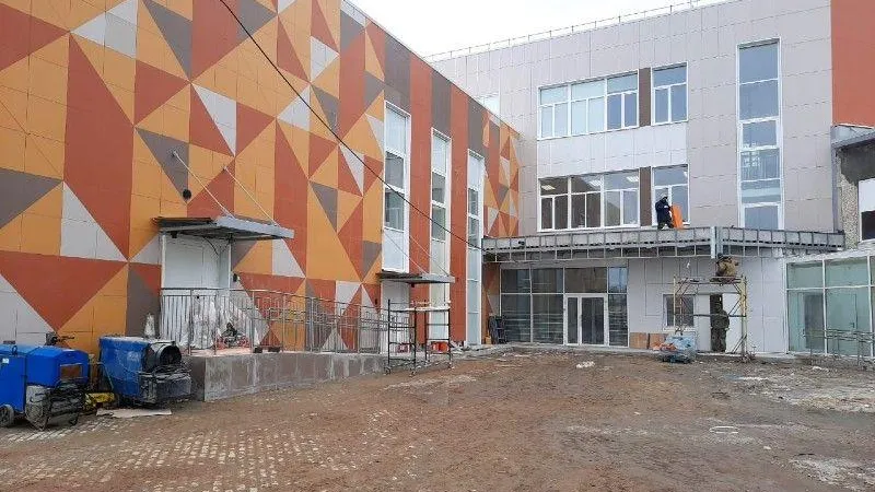 В Озерах завершается строительство учебного корпуса на 300 мест