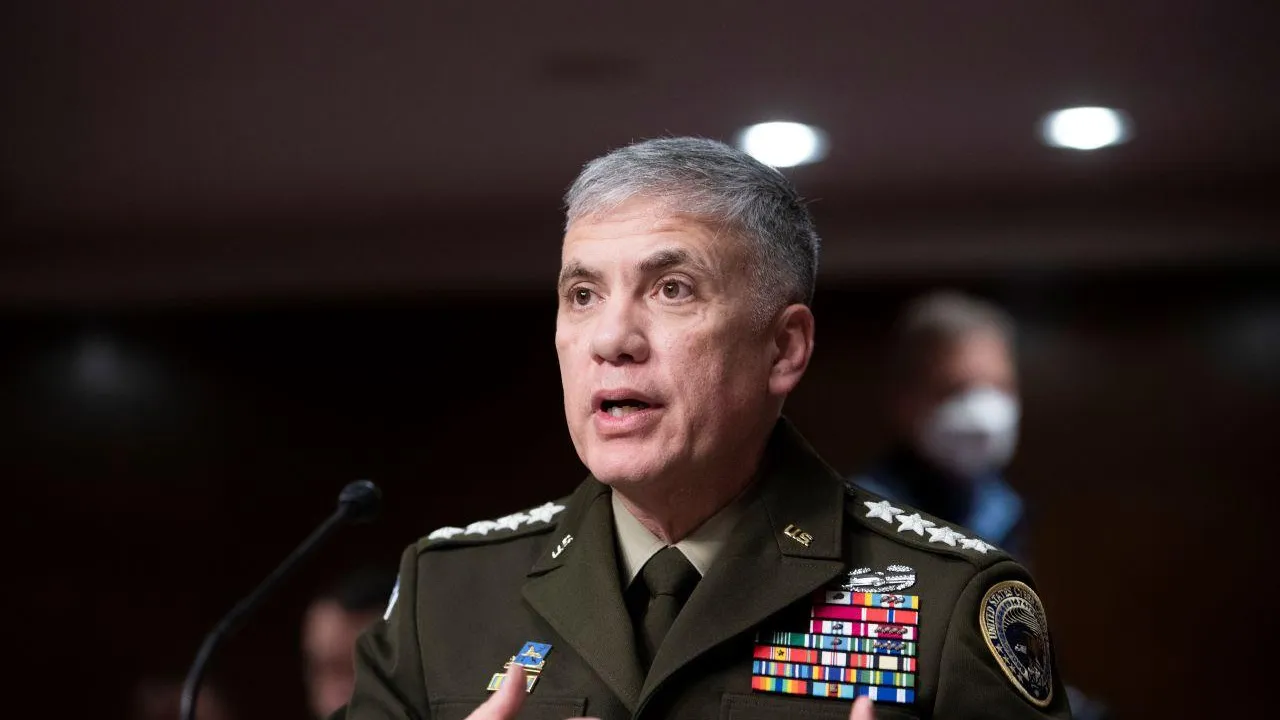 Спецслужбы США хотят сохранить за собой право следить за людьми в интернете