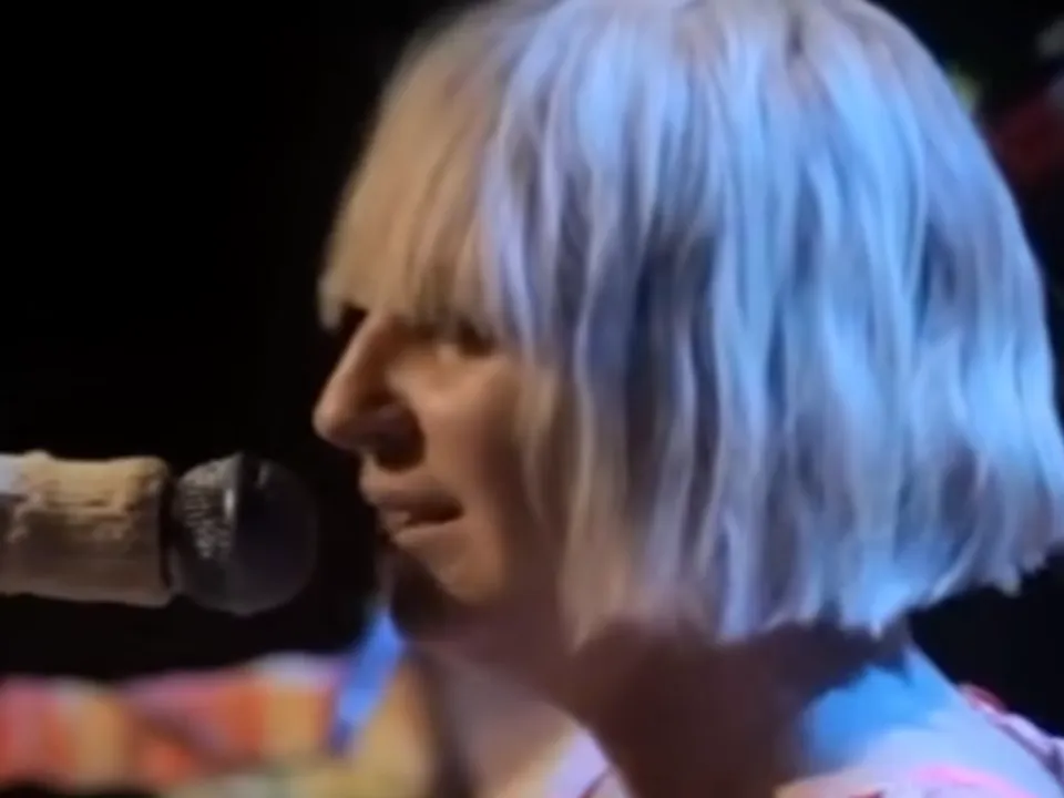 «Никогда не успокоится»: почему бывший муж певицы Sia требует от нее 250 тыс. долларов в месяц