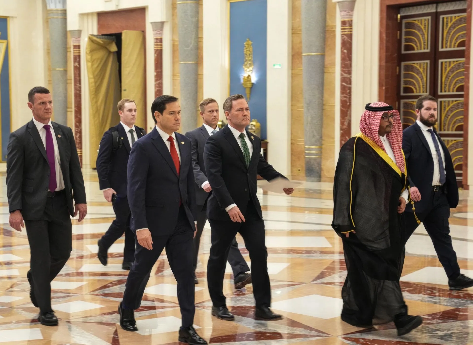 Американская делегация: госсекретарь Марко Рубио и помощник президента США по нацбезопасности Майк Уолц в Саудовской Аравии. Freddie Everett/Us State
