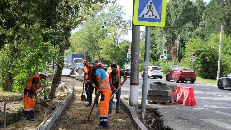 Пять тротуаров построят до конца августа возле социально значимых объектов в Королеве