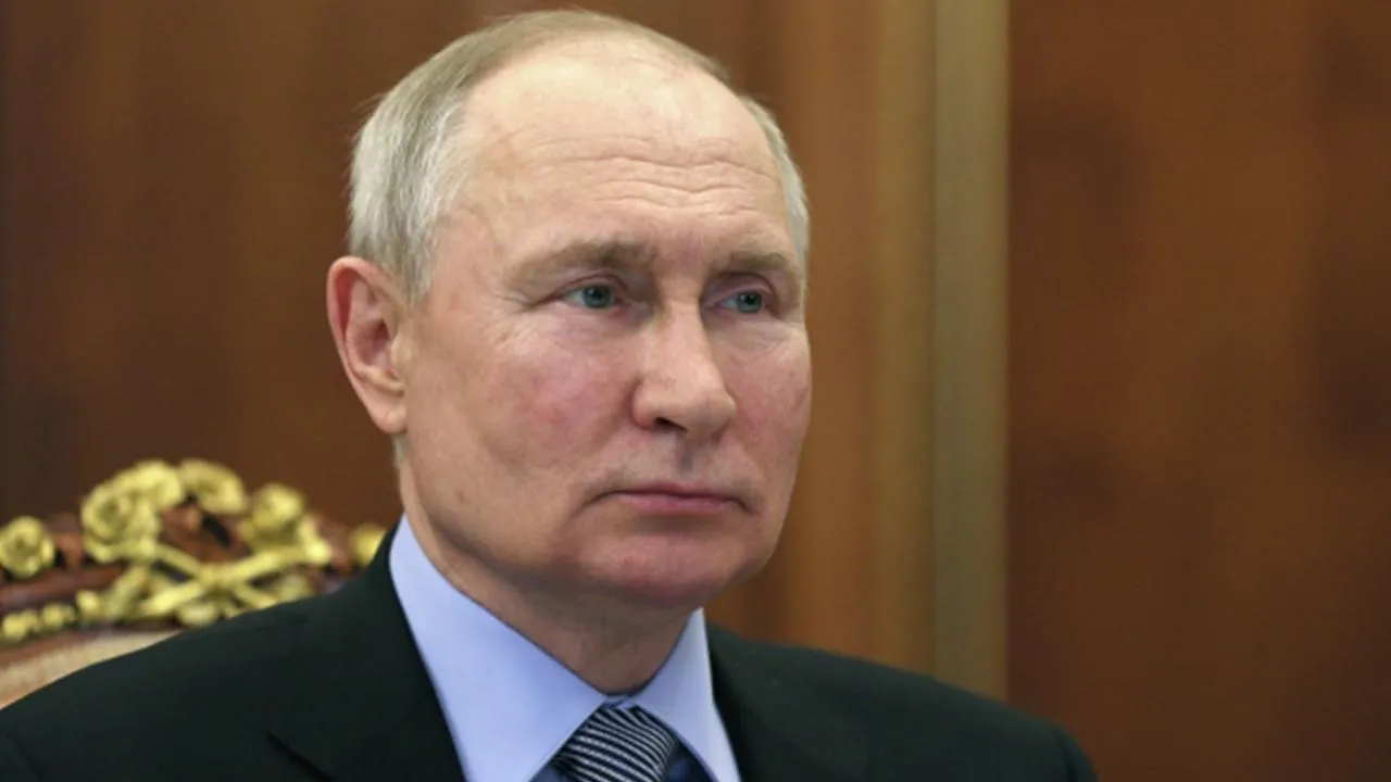 Путин подписал закон, досрочно освобождающий осужденных при заключении контракта с ВС РФ