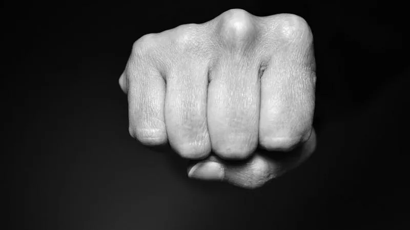 В Ленинградской области мужчина избил знакомого до полусмерти