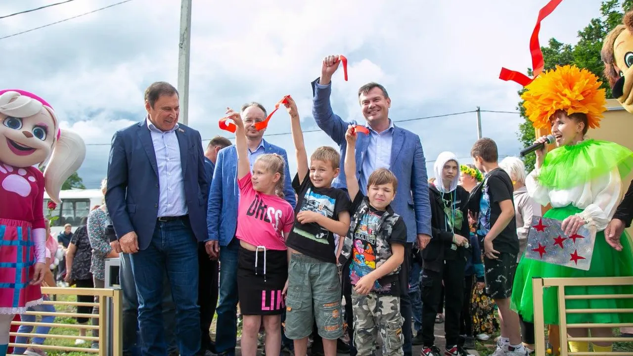 В деревне Емельяновка Городского округа Коломна открыли новую детскую площадку