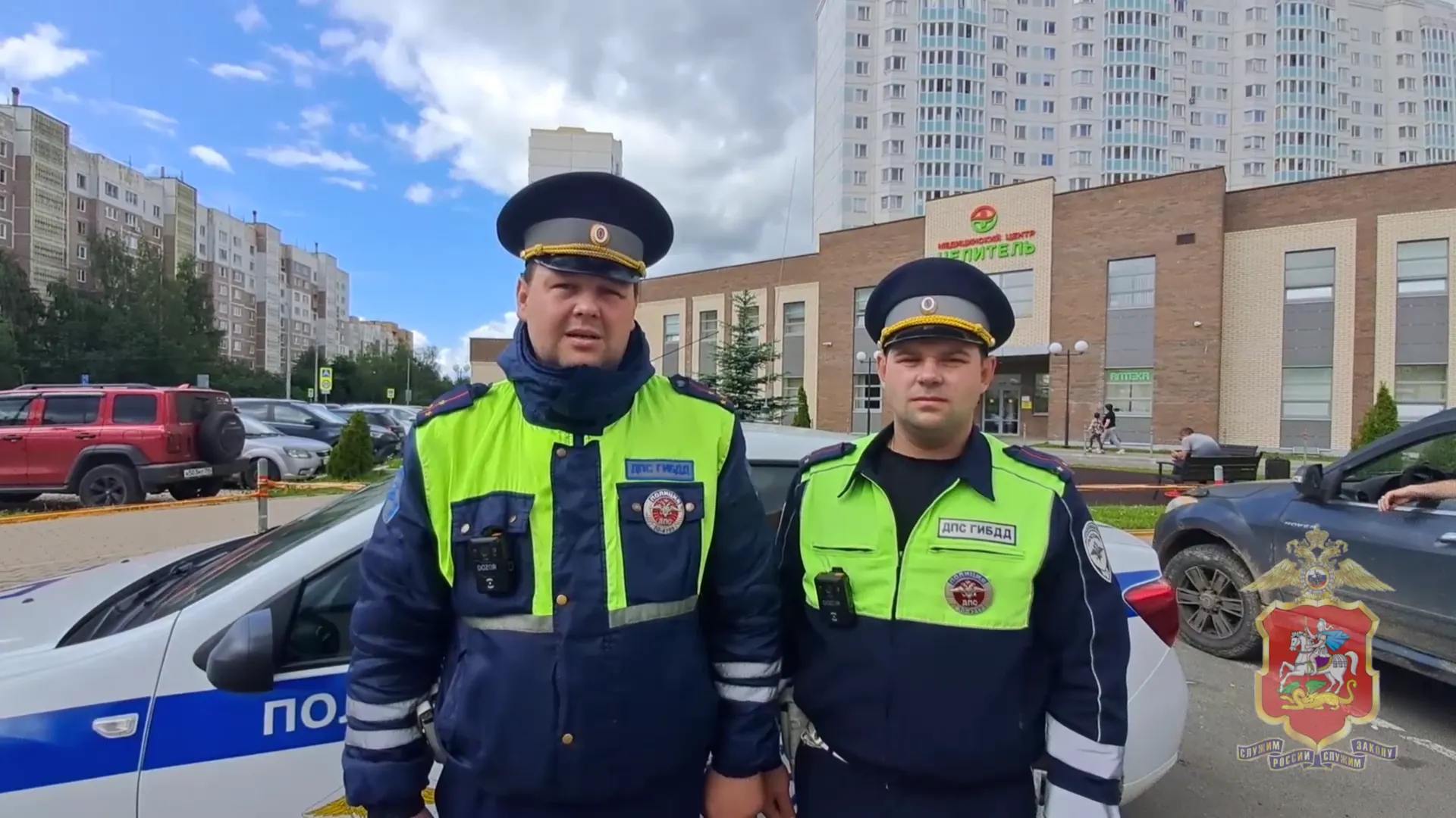 Инспекторы ДПС Серпухова оказали помощь женщине, которую искусала собака