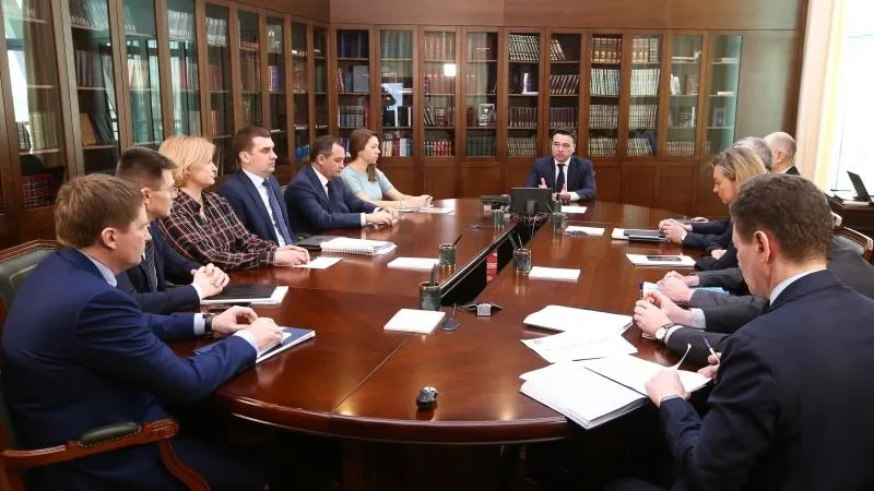 Порядок на улицах и переработку отходов обсудил губернатор с зампредами правительства МО