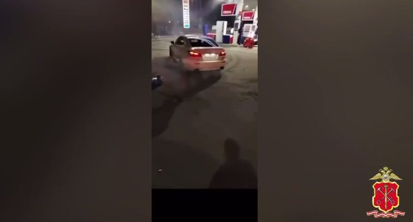 Блогера на «Мерседесе» задержали в Санкт-Петербурге за опасную езду