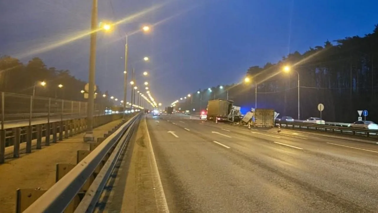 Водитель грузового автомобиля погиб в результате ДТП в Подольске