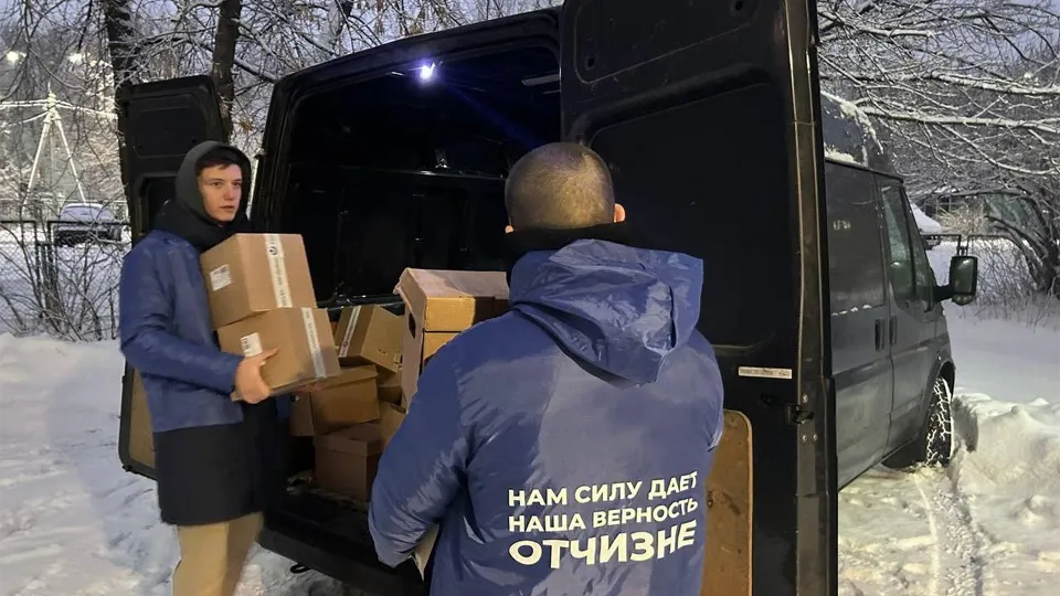 Волонтеры доставляют собранную жителями МКД в Свердловском гумпомощь. Фото: пресс-служба администрации г.о. Лосино-Петровский
