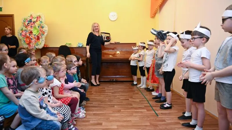 Тени исчезают в полдник: в Подмосковье зрение дошколятам лечат с помощью необычного театра