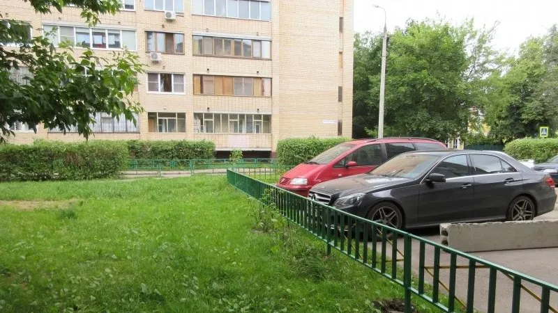 Четыре сотни авто сняли с подмосковных газонов за неделю