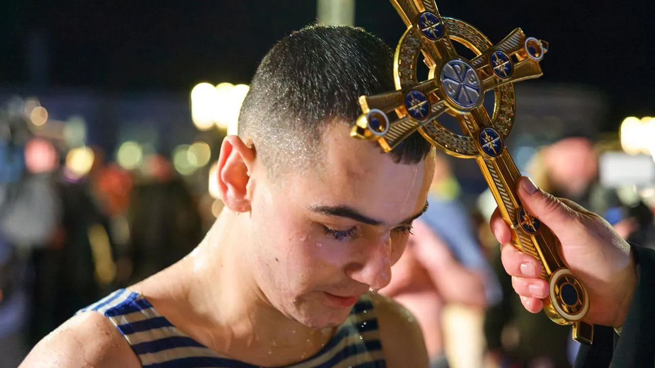 Священник Береговой объяснил, можно ли «смыть» грехи в крещенской купели