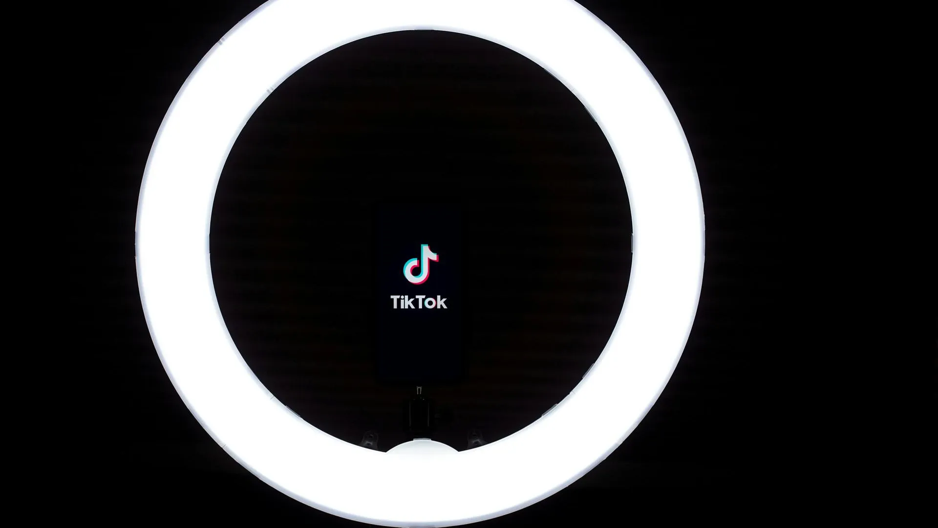 NYT: Минюст США подал в суд на TikTok